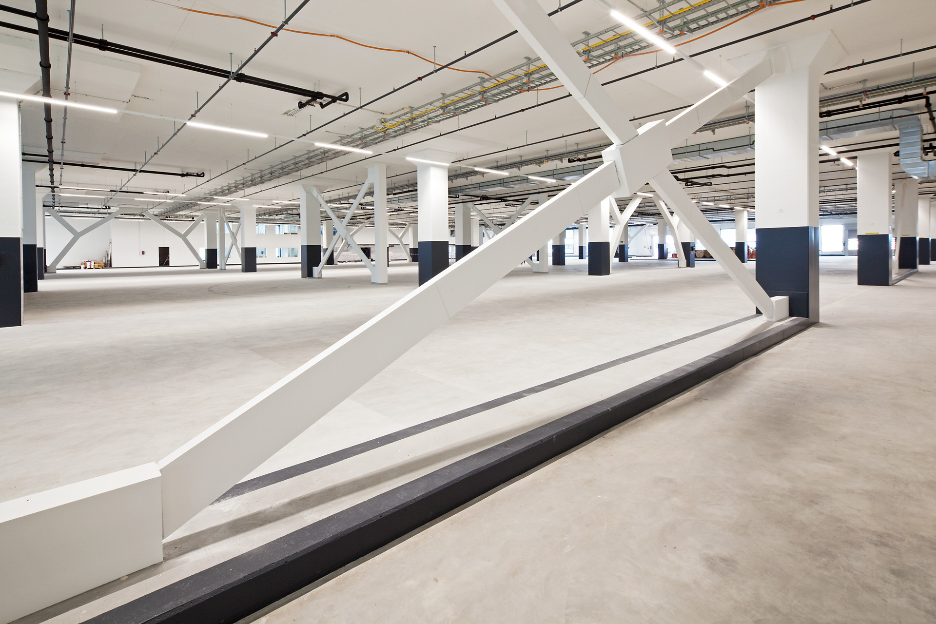 ZURICH AIRPORT BAGGAGE SORTING SYSTEM (GSA) Confirm AG